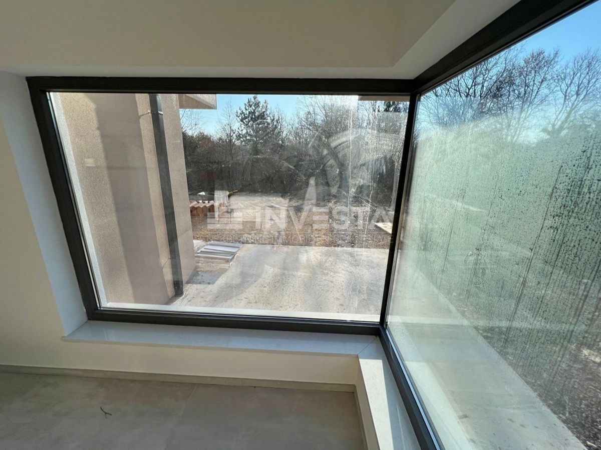 Dintorni di Labina, casa moderna ad un piano di nuova costruzione, 137 m2, 3 camere da letto