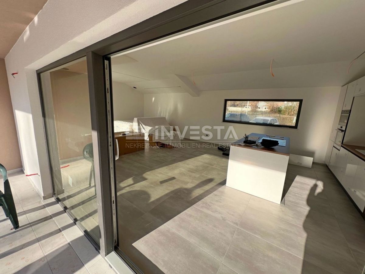 Dintorni di Labina, casa moderna ad un piano di nuova costruzione, 137 m2, 3 camere da letto