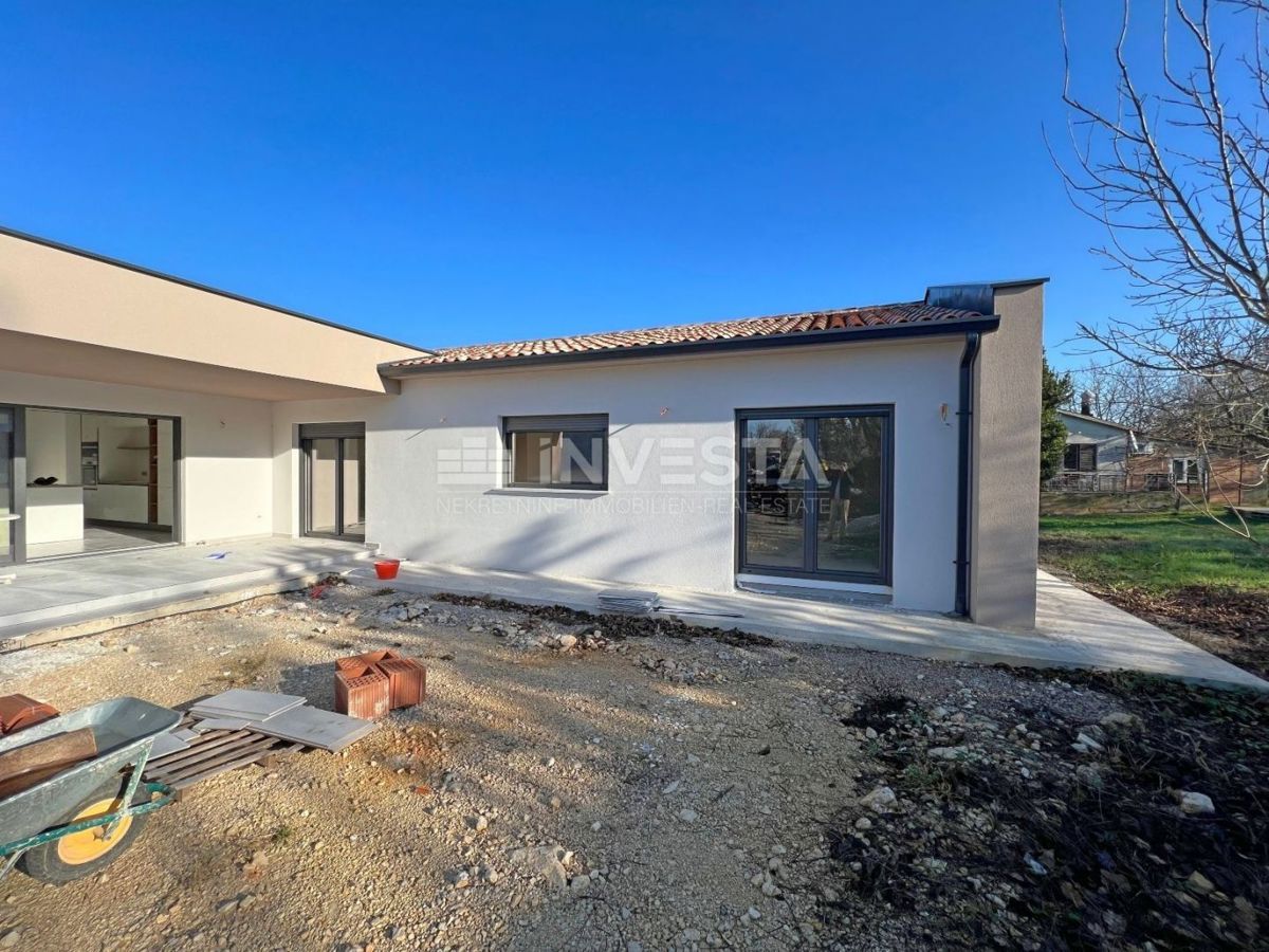 Dintorni di Labina, casa moderna ad un piano di nuova costruzione, 137 m2, 3 camere da letto