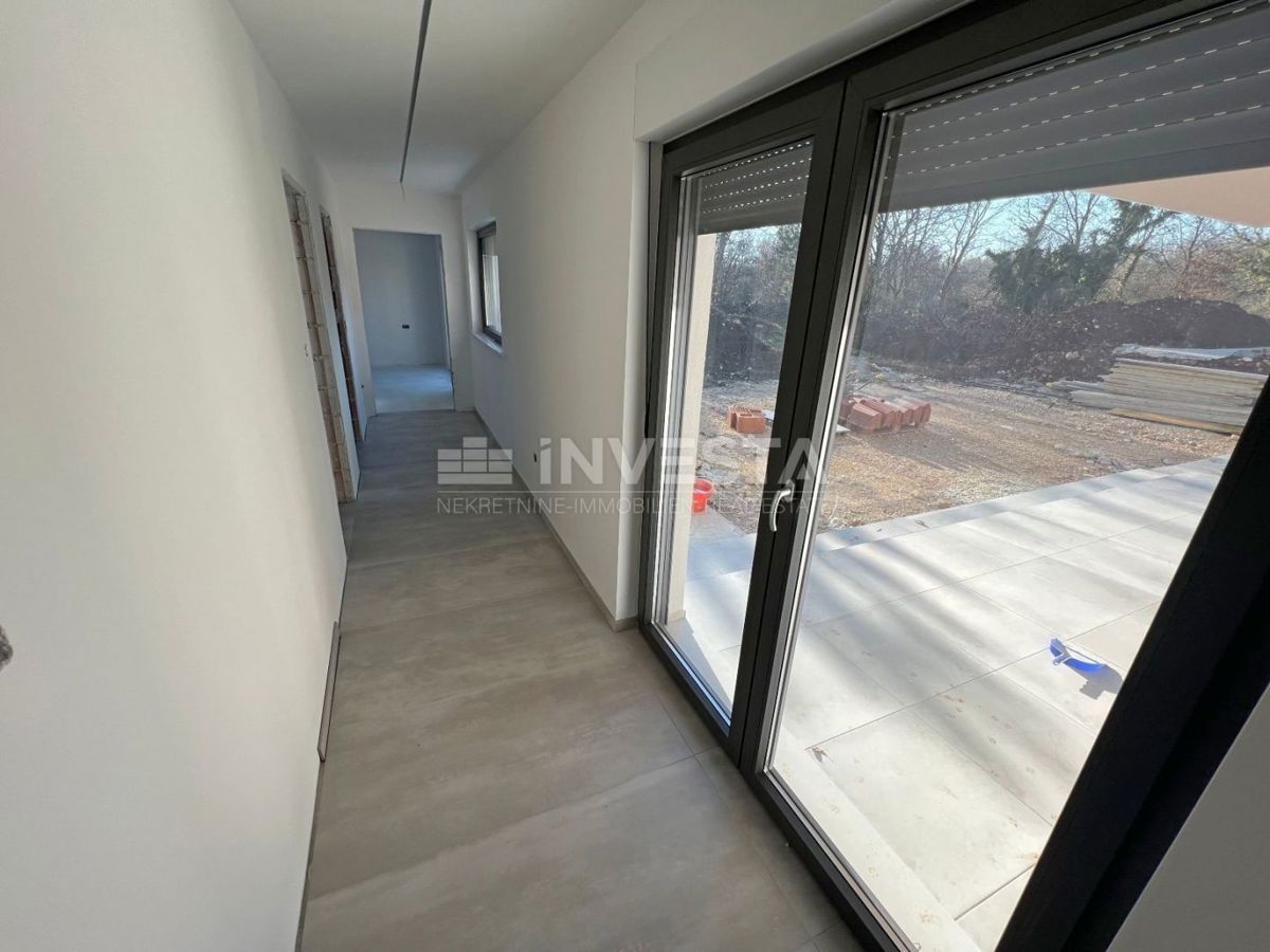 Dintorni di Labina, casa moderna ad un piano di nuova costruzione, 137 m2, 3 camere da letto