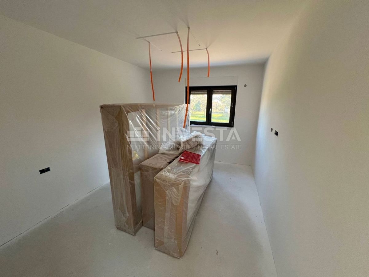 Dintorni di Labina, casa moderna ad un piano di nuova costruzione, 137 m2, 3 camere da letto