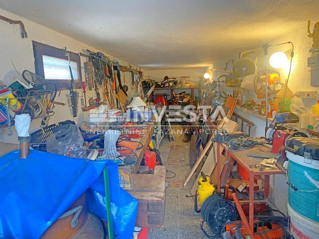 Pola, Šijana, 2 unità abitative su un ampio terreno di 1150 m2