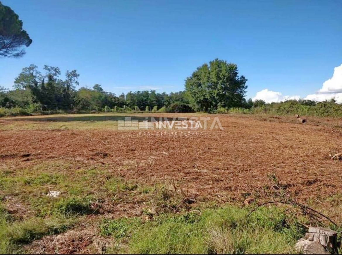 Parenzo, Kaštelir, terreno edificabile di 4040 m2