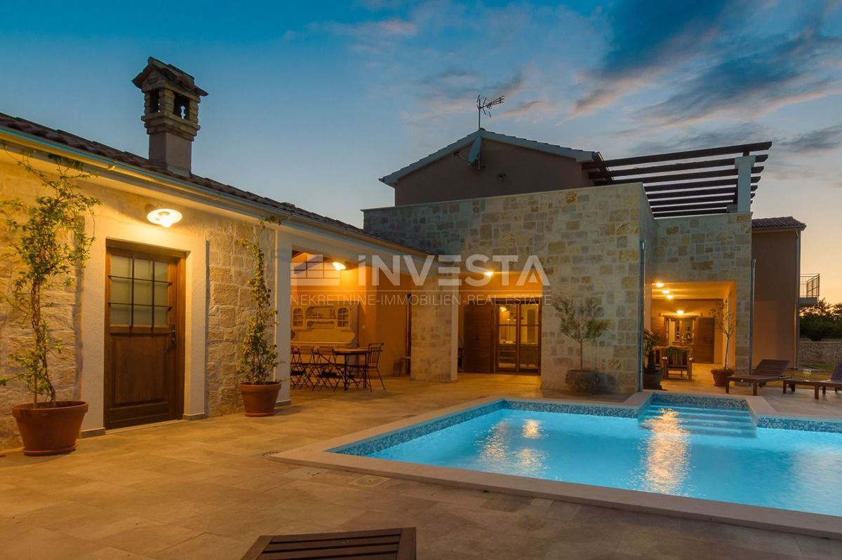 Dintorni di Dignano, Villa rustica di lusso con piscina