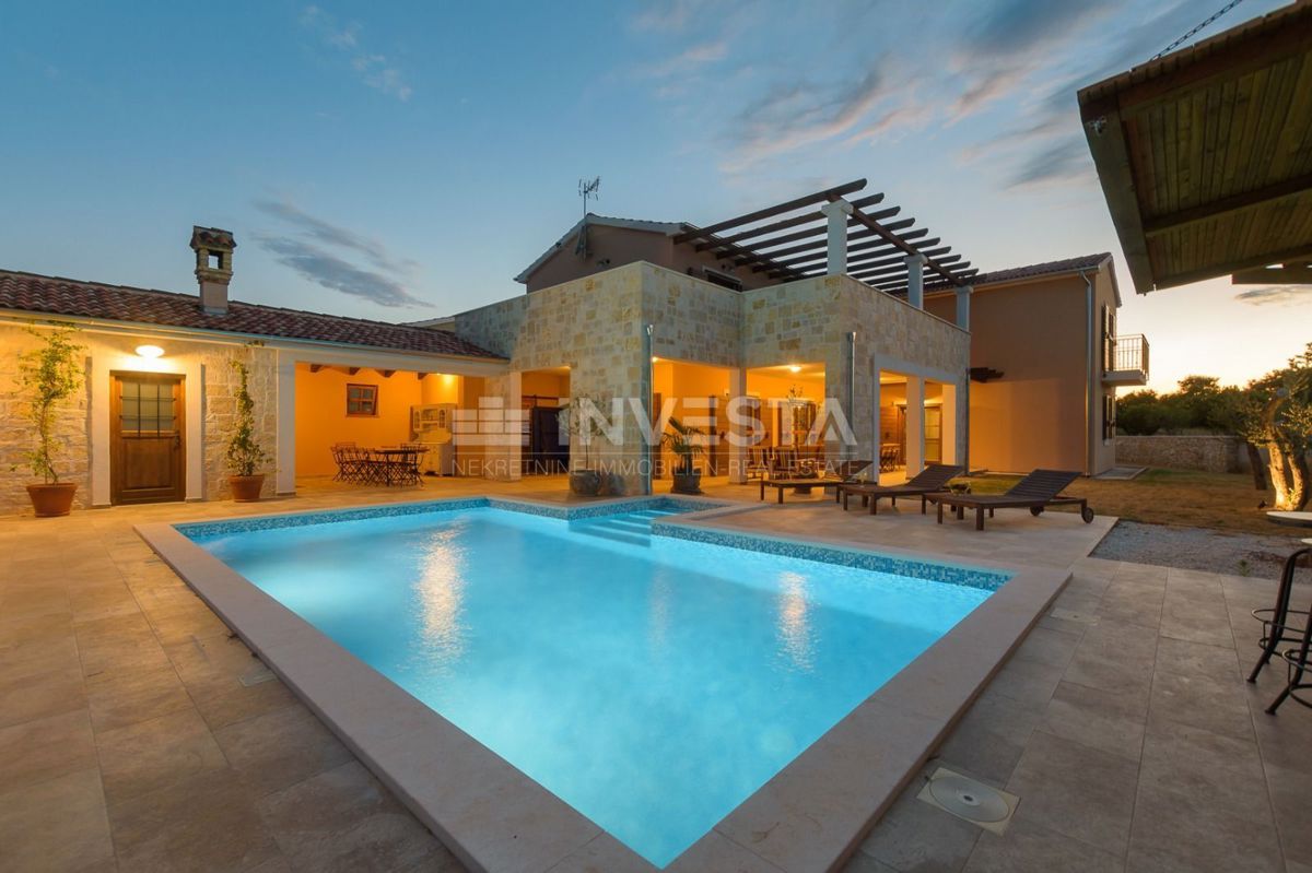 Dintorni di Dignano, Villa rustica di lusso con piscina