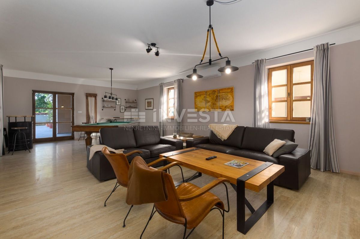 Dintorni di Dignano, Villa rustica di lusso con piscina