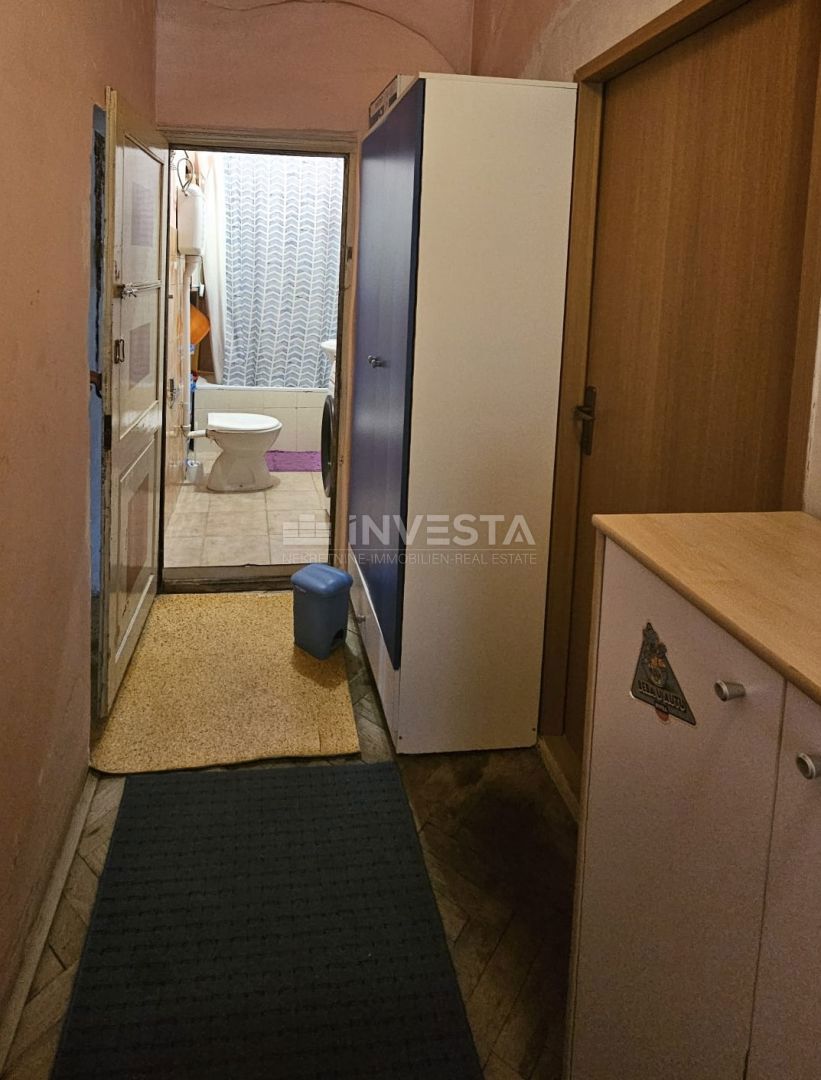 Ampio appartamento con 3 camere da letto e posto auto, Pola