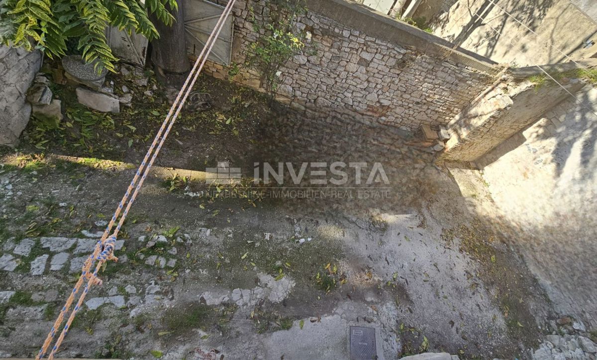 Ampio appartamento con 3 camere da letto e posto auto, Pola