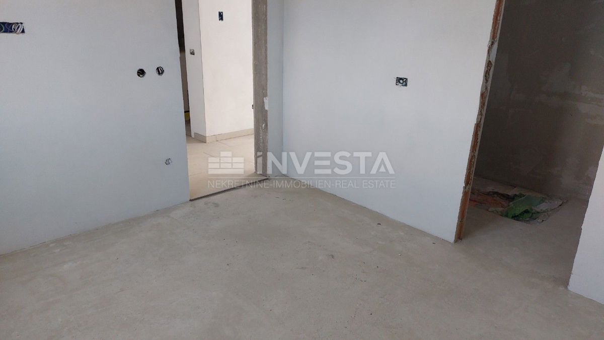  Zona di Poreč, appartamento confortevole in una nuova costruzione con giardino