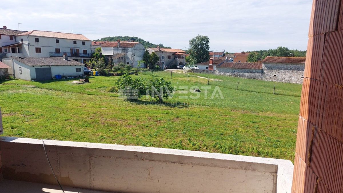  Zona di Poreč, appartamento confortevole in una nuova costruzione con giardino