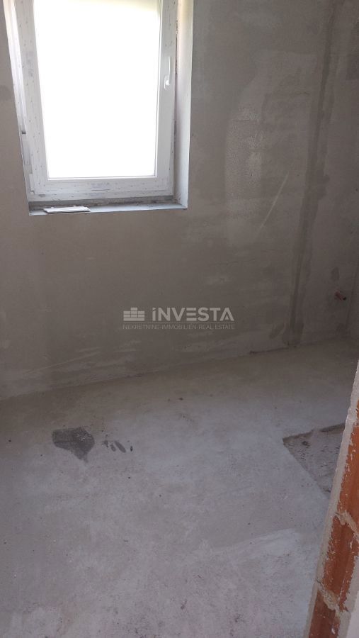  Zona di Poreč, appartamento confortevole in una nuova costruzione con giardino