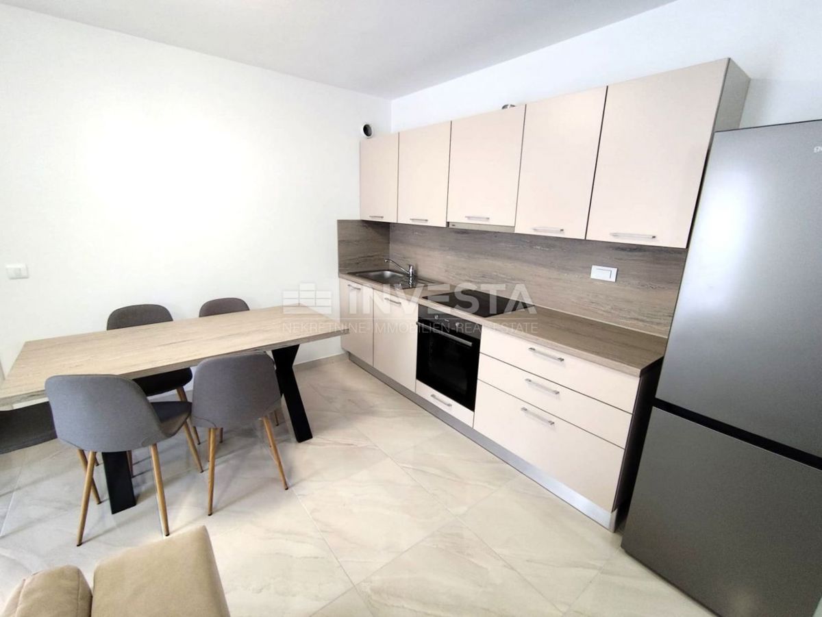 Appartamento con 2 camere da letto, terrazza, parcheggio, vicino al mare e a Fasana