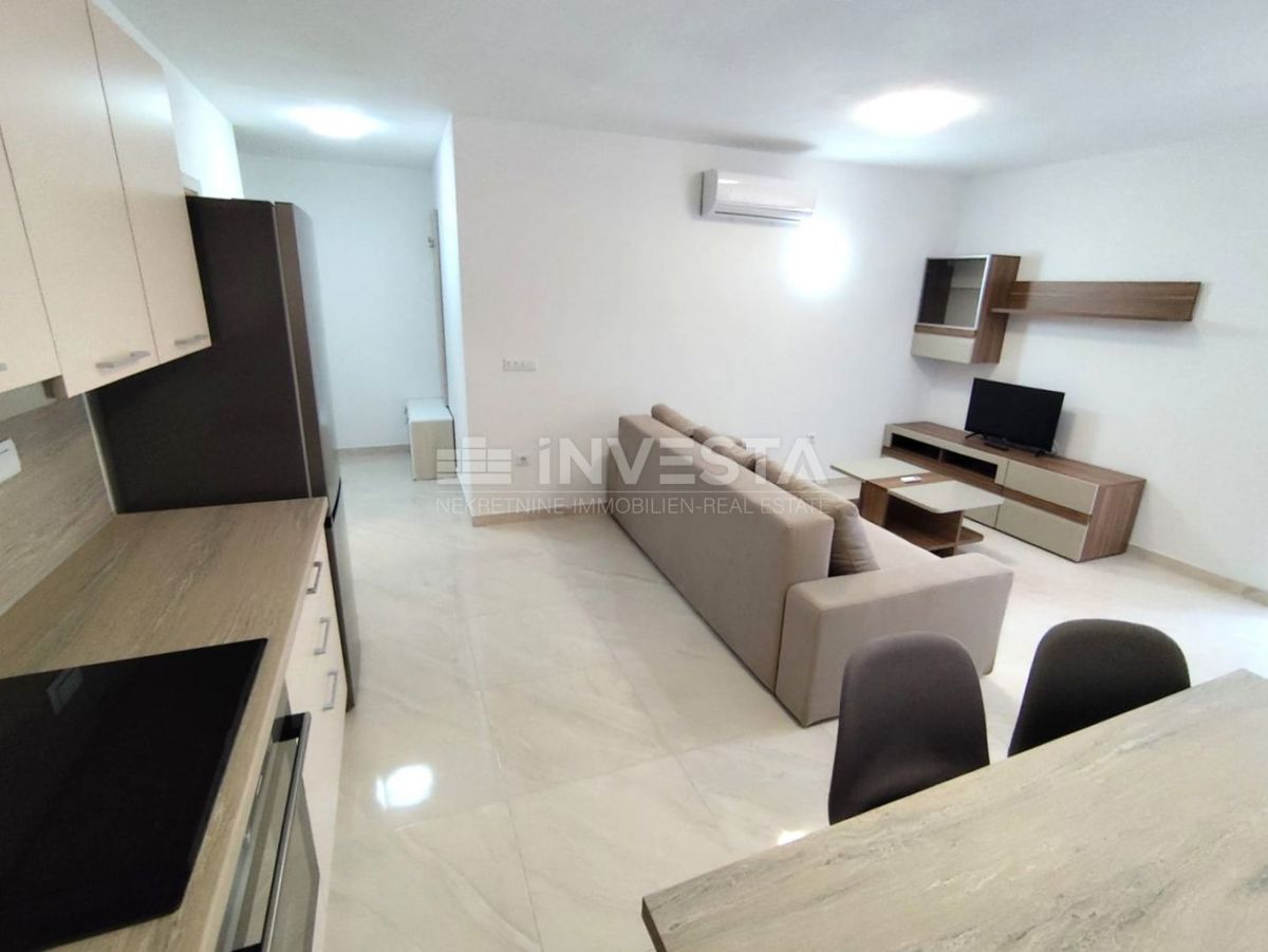 Appartamento con 2 camere da letto, terrazza, parcheggio, vicino al mare e a Fasana