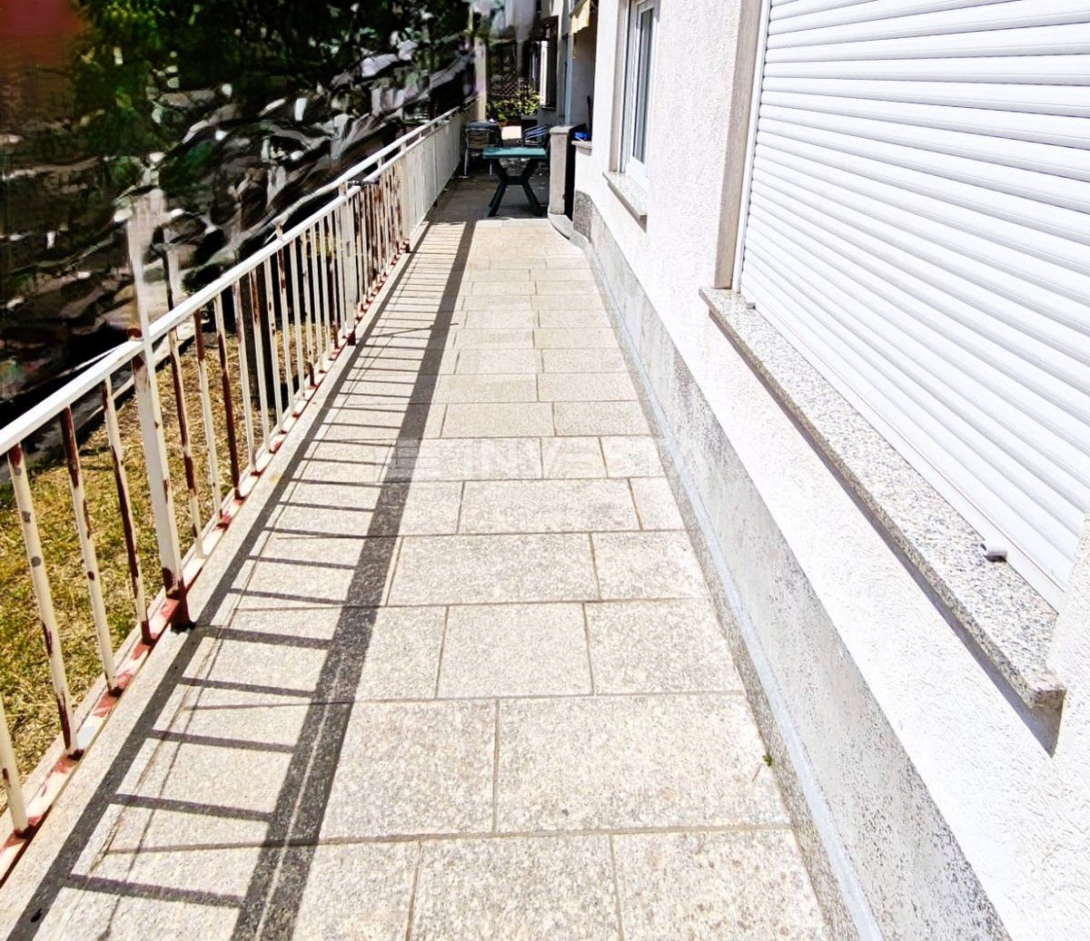 Valdebek – Appartamento al piano terra, 2 camere da letto, posto auto in garage