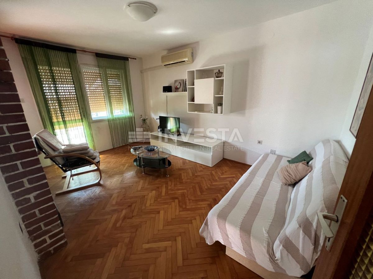 Pola, Stignano – casa indipendente con due appartamenti e un garage