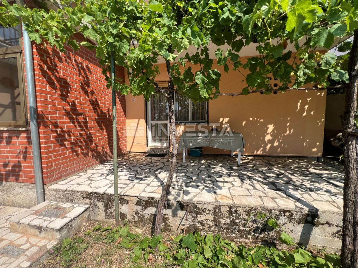 Pola, Stignano – casa indipendente con due appartamenti e un garage