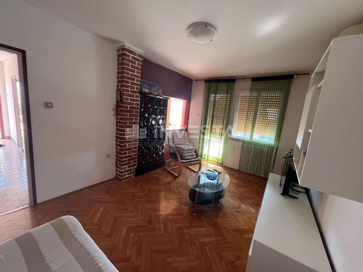 Pola, Stignano – casa indipendente con due appartamenti e un garage