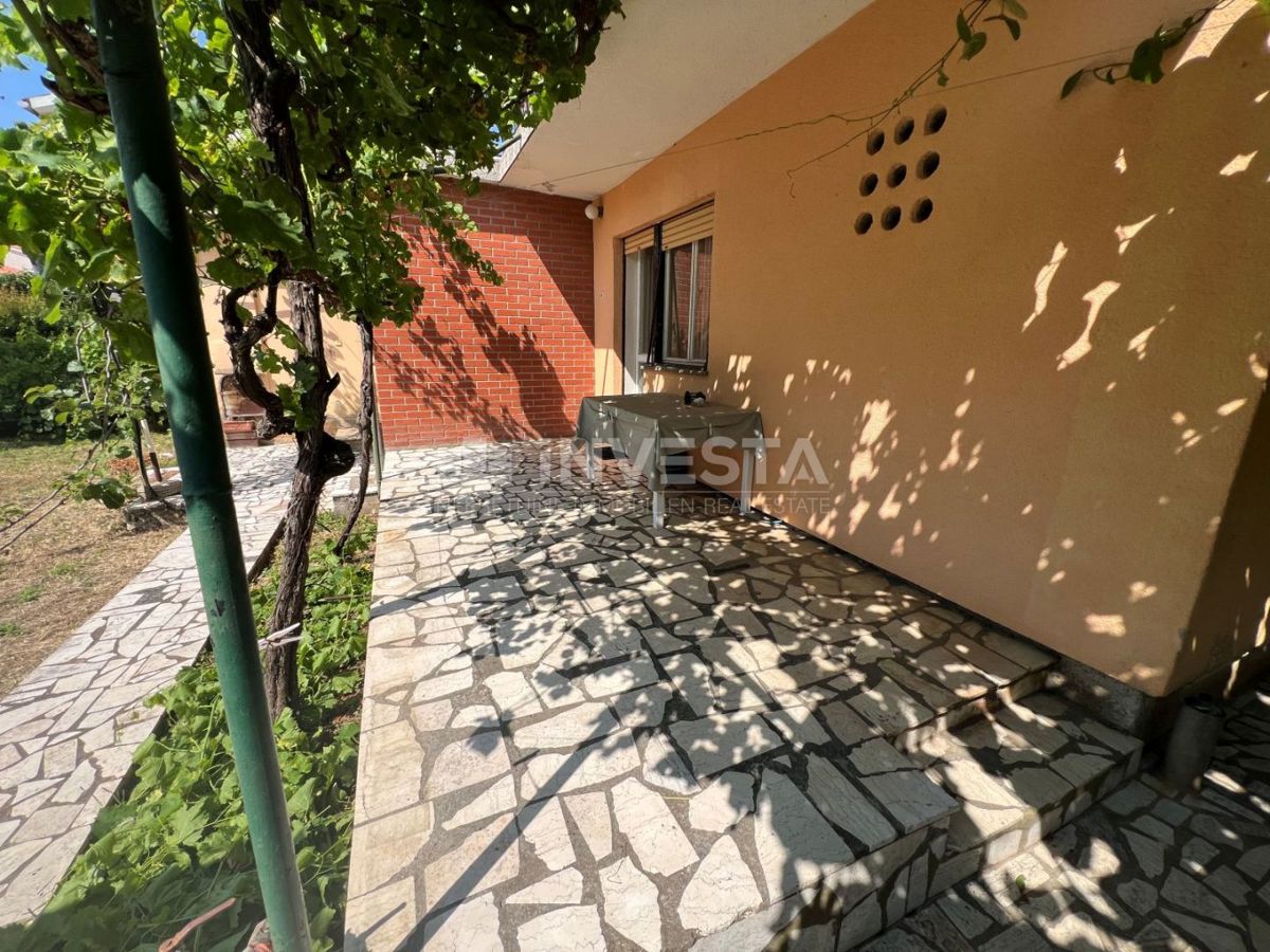 Pola, Stignano – casa indipendente con due appartamenti e un garage