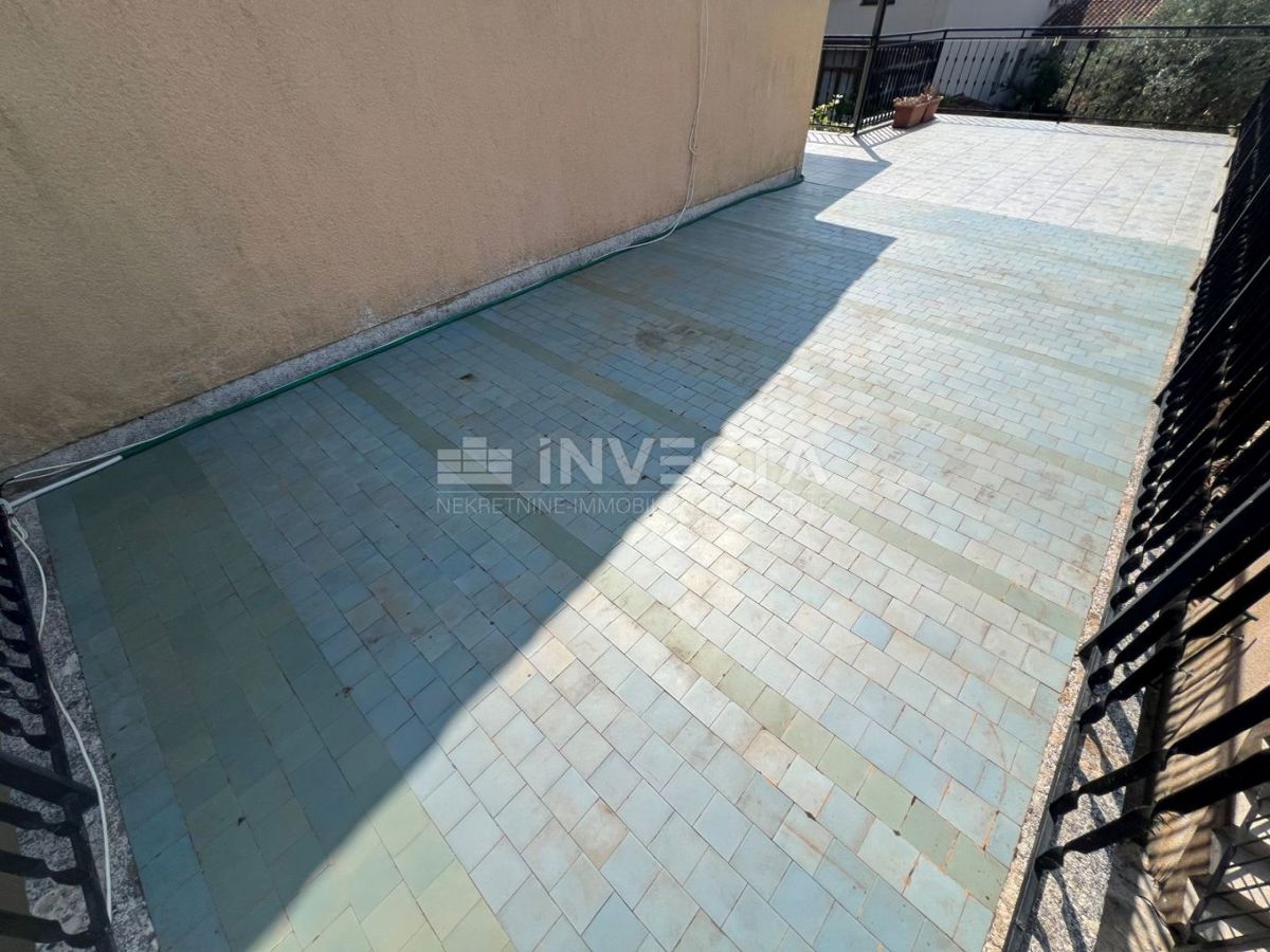 Pola, Stignano – casa indipendente con due appartamenti e un garage