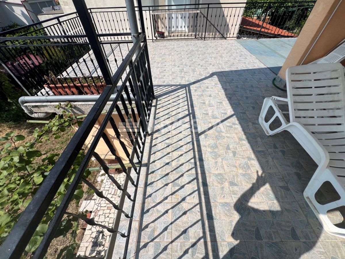 Pola, Stignano – casa indipendente con due appartamenti e un garage