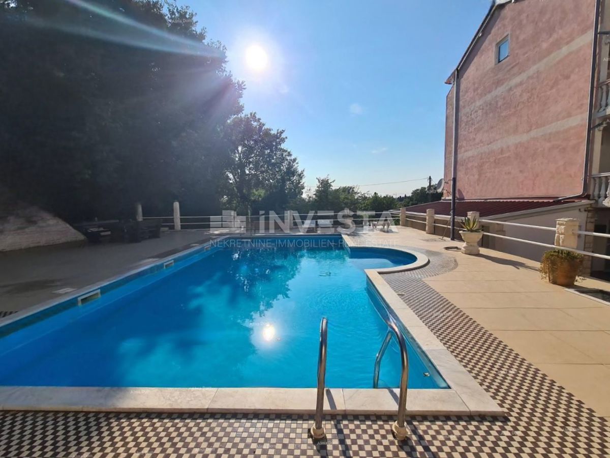 Medulin, appartamento al piano terra, terrazza, piscina