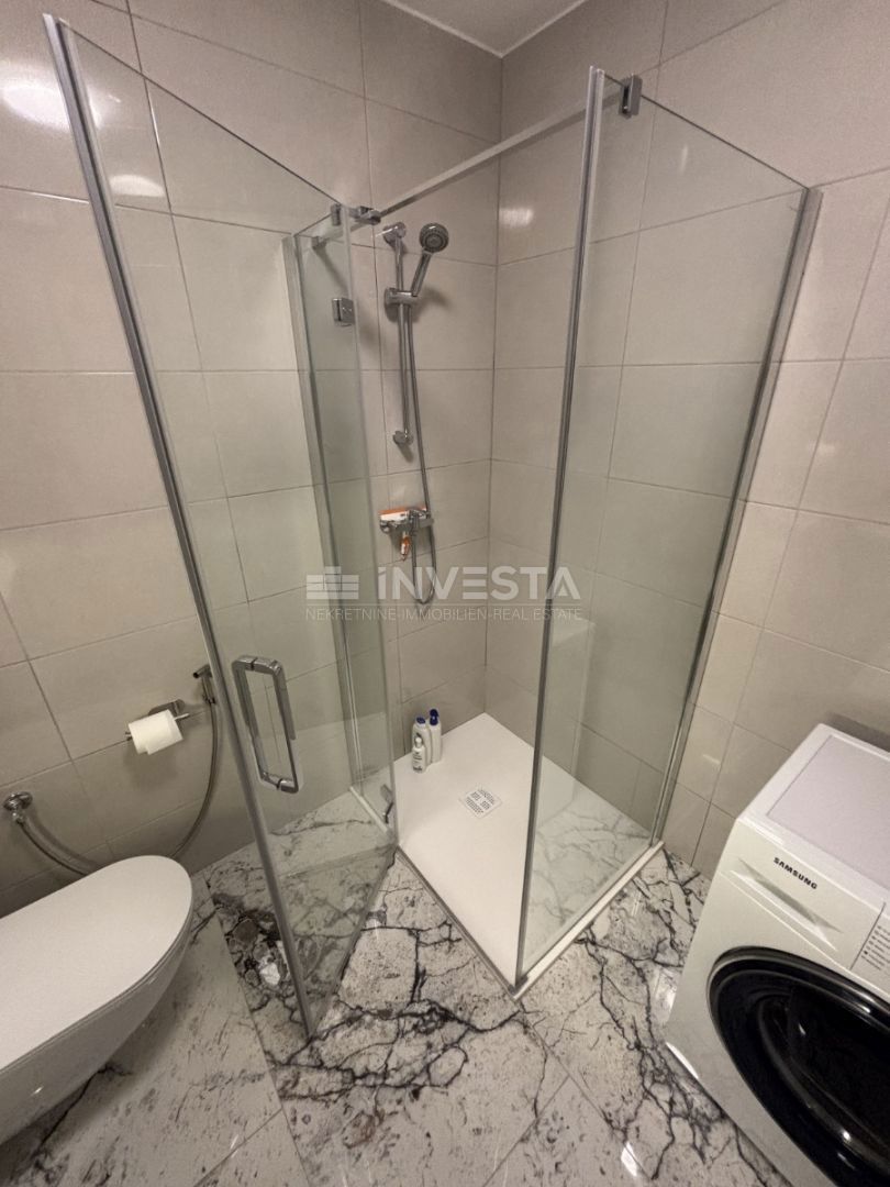 Peroi, appartamento nuovo arredato con vista parziale sul mare