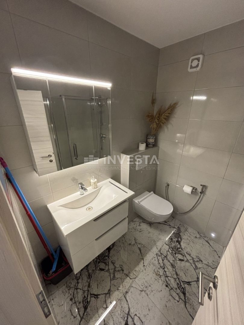 Peroi, appartamento nuovo arredato con vista parziale sul mare