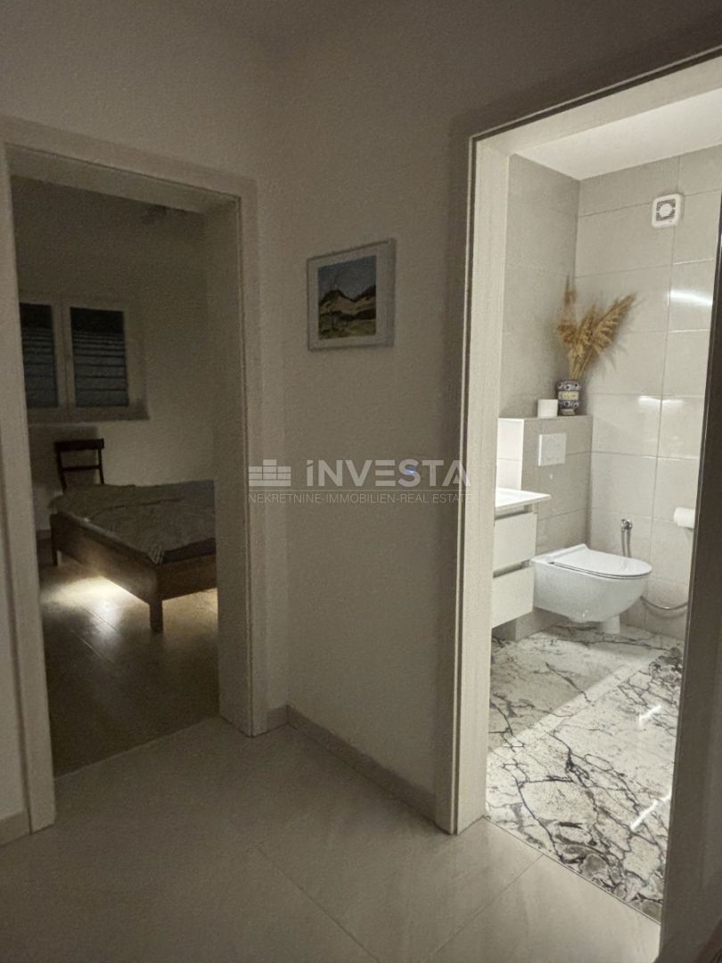 Peroi, appartamento nuovo arredato con vista parziale sul mare