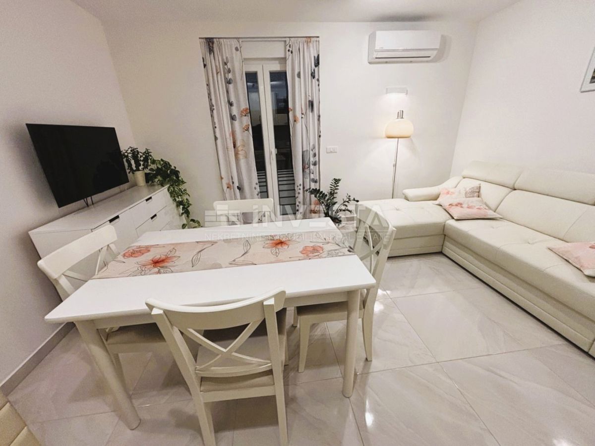 Peroi, appartamento nuovo arredato con vista parziale sul mare