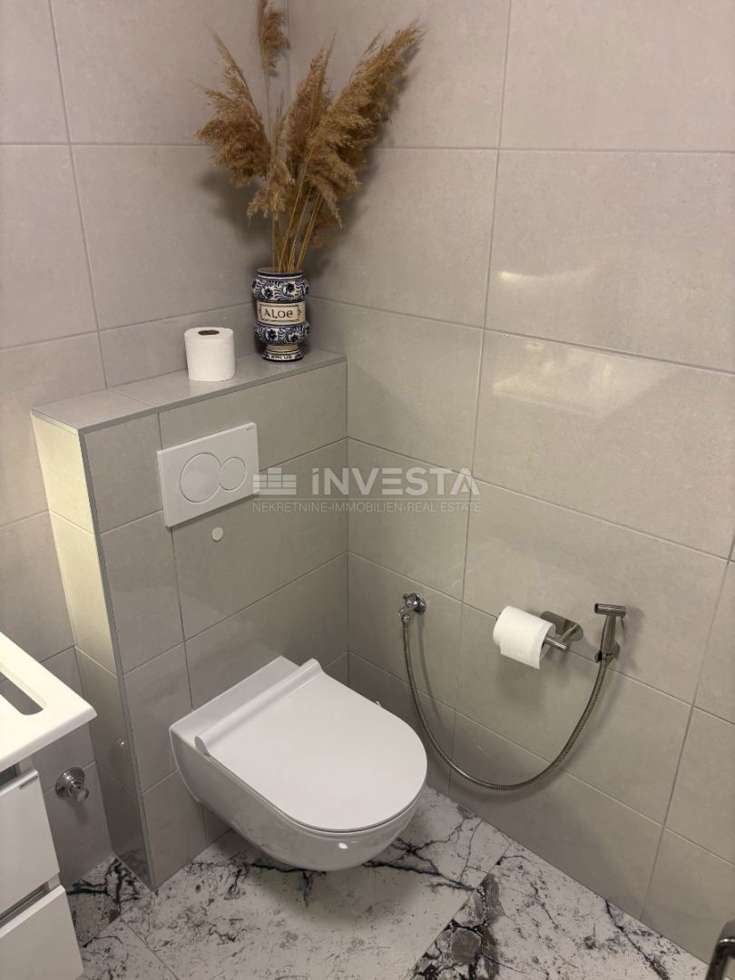 Peroi, appartamento nuovo arredato con vista parziale sul mare