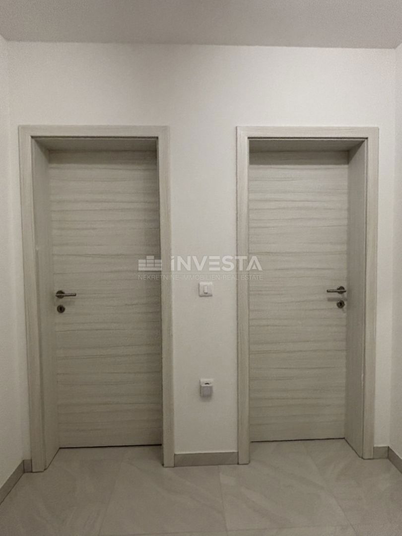 Peroi, appartamento nuovo arredato con vista parziale sul mare