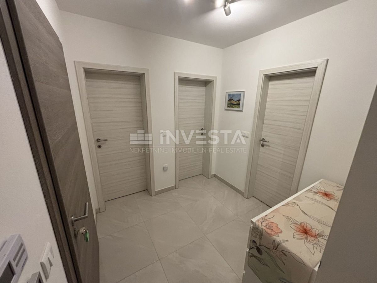 Peroi, appartamento nuovo arredato con vista parziale sul mare