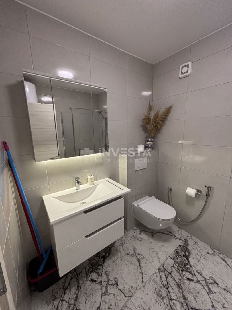 Peroi, appartamento nuovo arredato con vista parziale sul mare