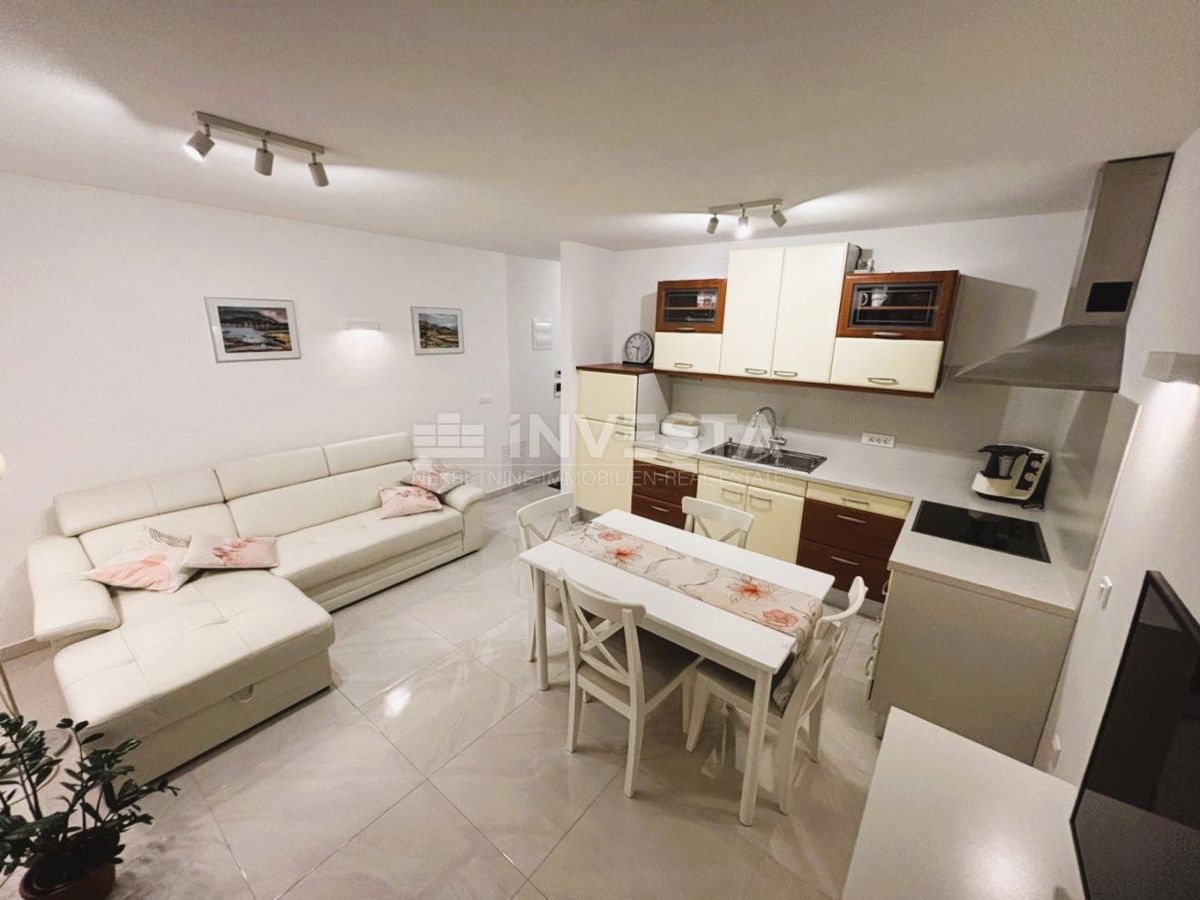 Peroi, appartamento nuovo arredato con vista parziale sul mare