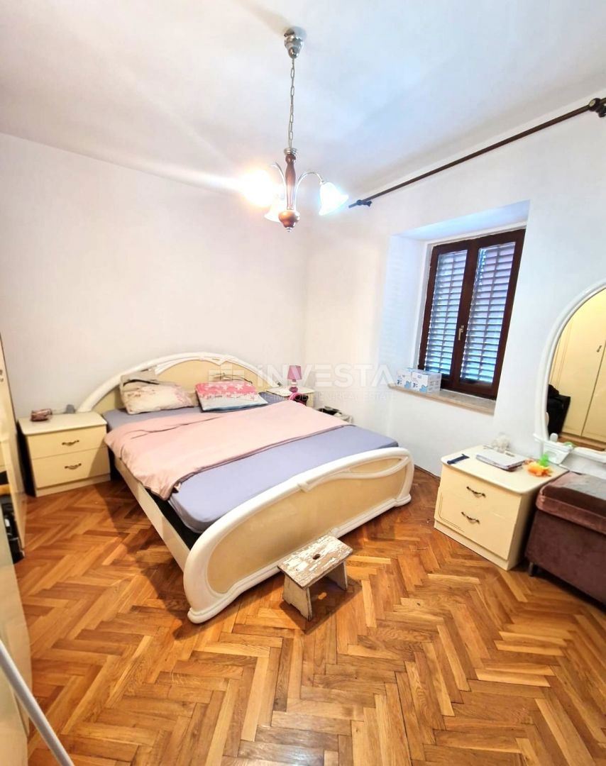 Appartamento nel centro città, piano terra, due camere da letto.