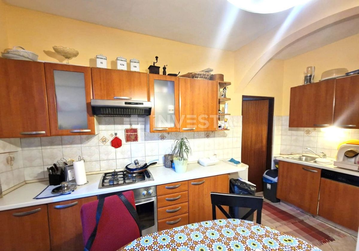 Appartamento nel centro città, piano terra, due camere da letto.