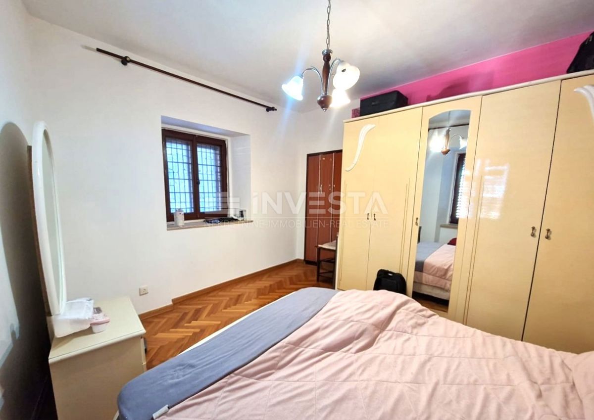 Appartamento nel centro città, piano terra, due camere da letto.