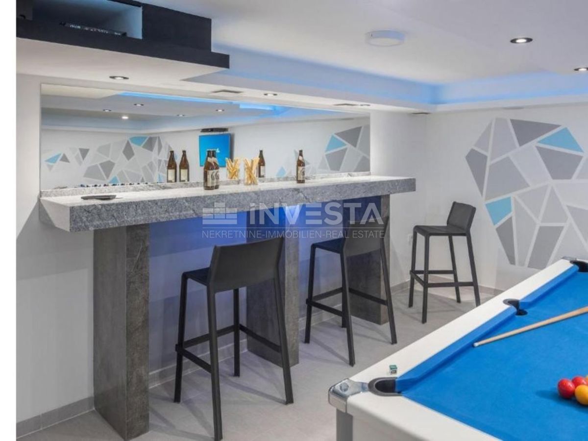 Villa con piscina, vista mare e appartamento aggiuntivo