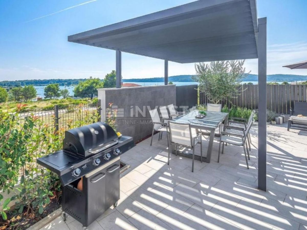 Villa con piscina, vista mare e appartamento aggiuntivo