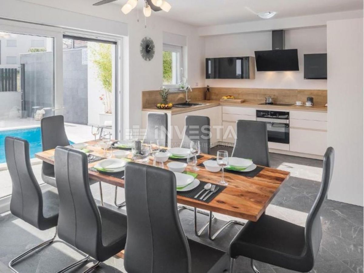 Villa con piscina, vista mare e appartamento aggiuntivo