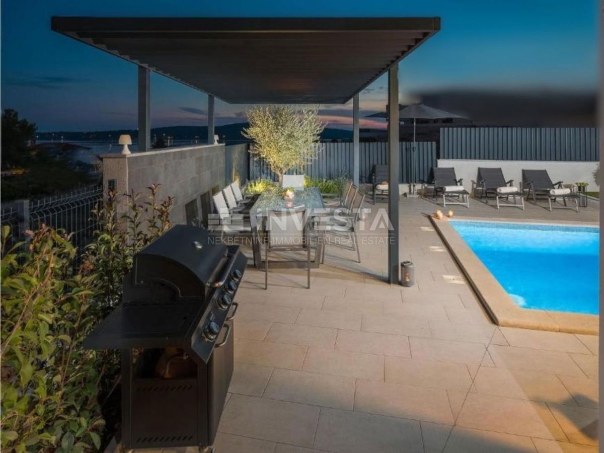 Villa con piscina, vista mare e appartamento aggiuntivo