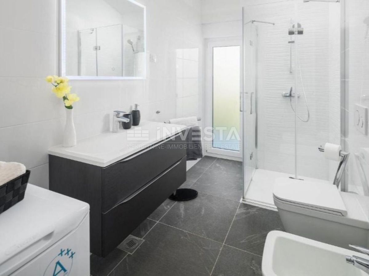 Villa con piscina, vista mare e appartamento aggiuntivo