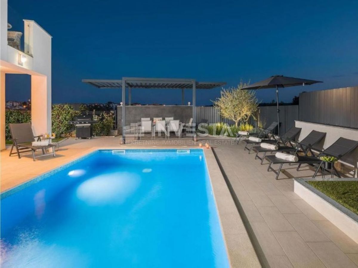 Villa con piscina, vista mare e appartamento aggiuntivo