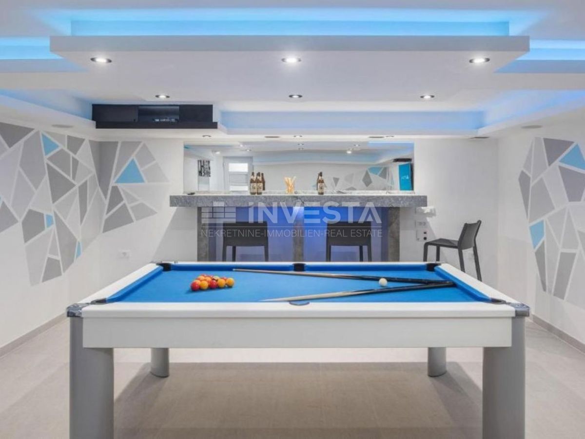 Villa con piscina, vista mare e appartamento aggiuntivo