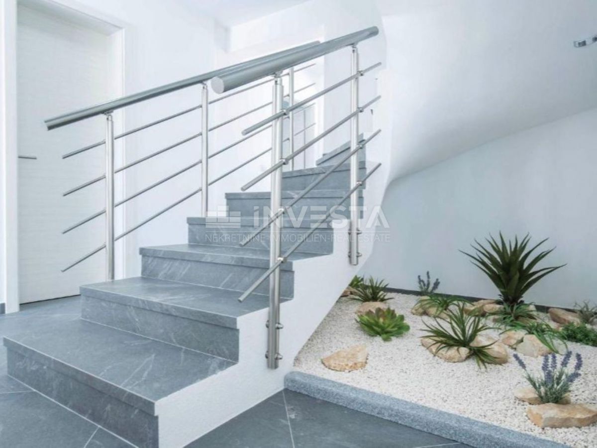 Villa con piscina, vista mare e appartamento aggiuntivo