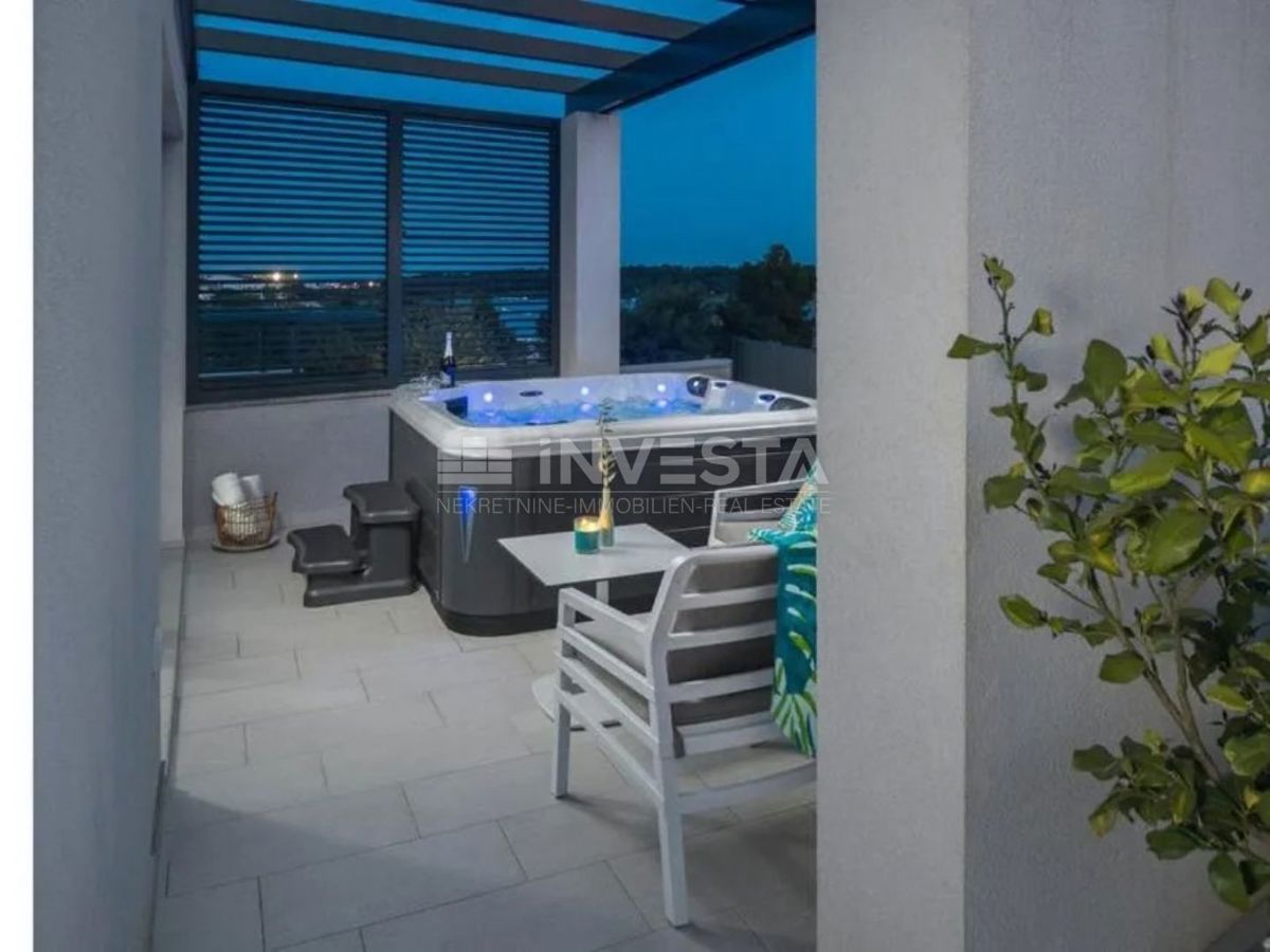 Villa con piscina, vista mare e appartamento aggiuntivo