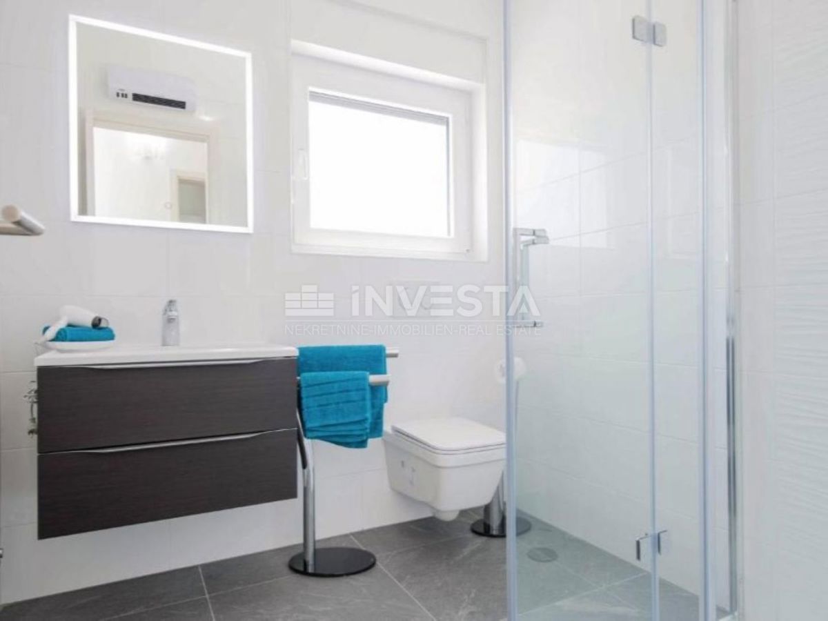 Villa con piscina, vista mare e appartamento aggiuntivo