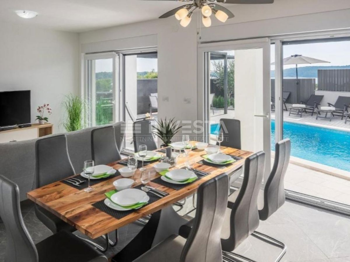 Villa con piscina, vista mare e appartamento aggiuntivo