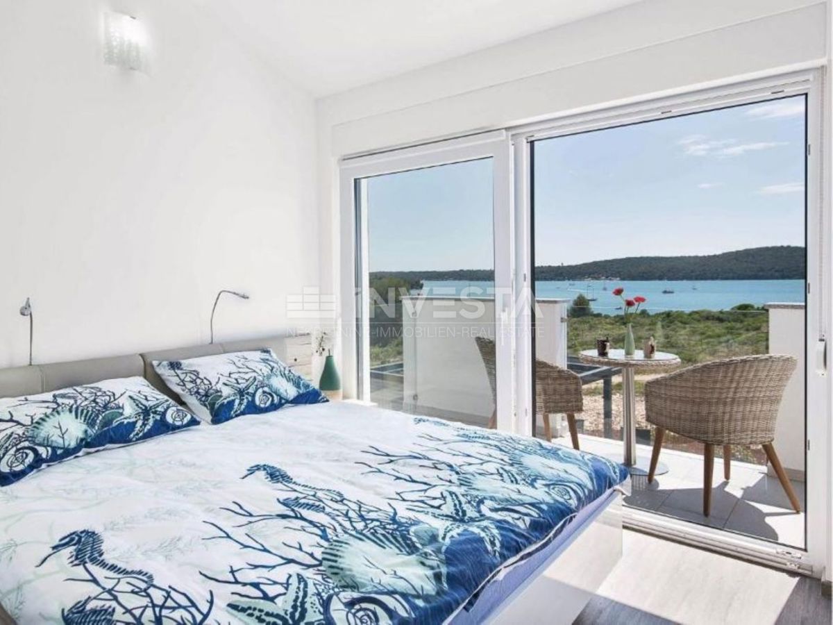 Villa con piscina, vista mare e appartamento aggiuntivo