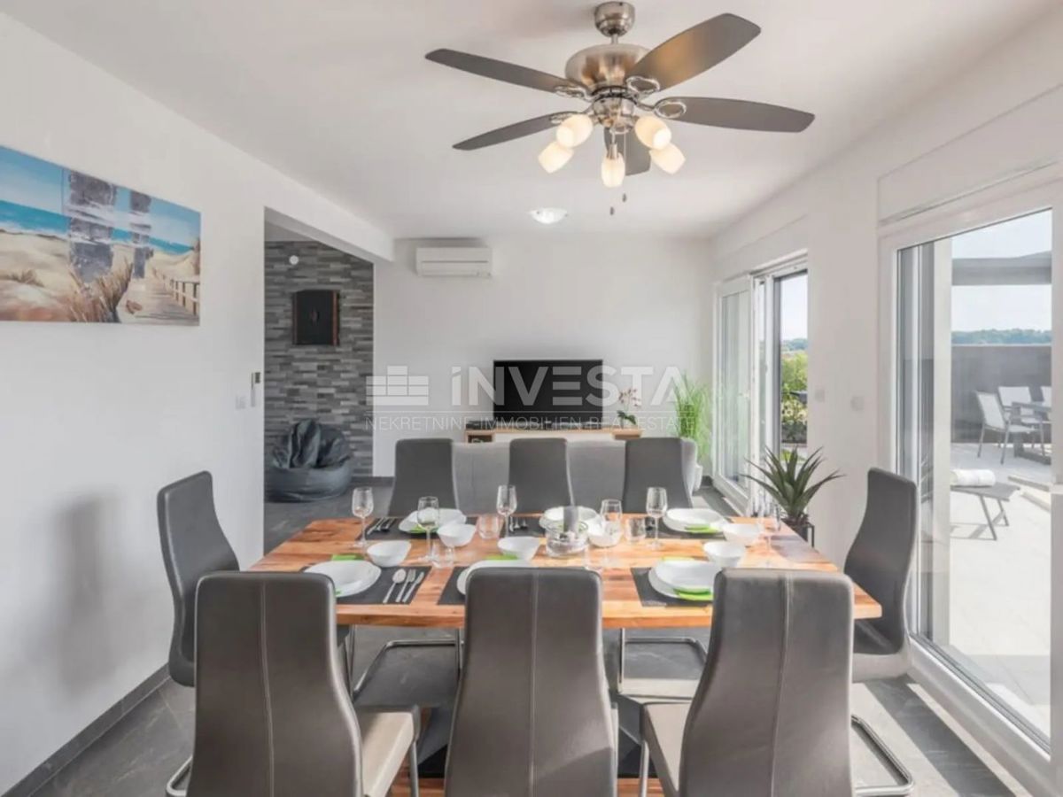 Villa con piscina, vista mare e appartamento aggiuntivo